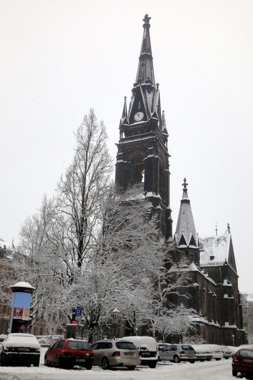 Die Martin-Luther-Kirche von vorn.