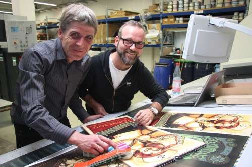 Thomas Pertermann (links) und Lars P. Krause in der Druckerei. Foto: Zänker 