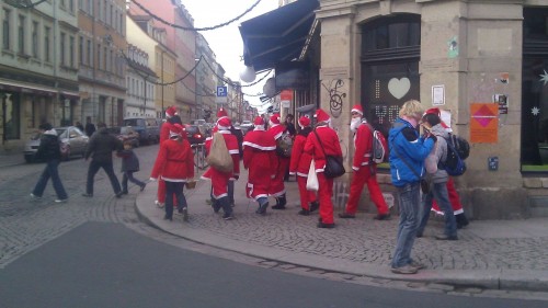 Weihnachtsmänner unterwegs