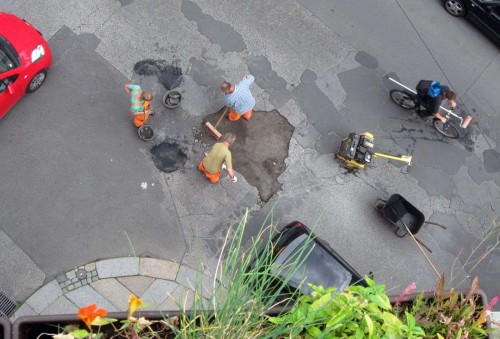 Die Flicktruppe auf der Louisen- Ecke Pulsnitzer Straße