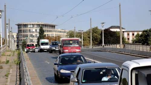 Autos oder Straßenbahn - wer soll während des Umbaus über die Brücke fahren?