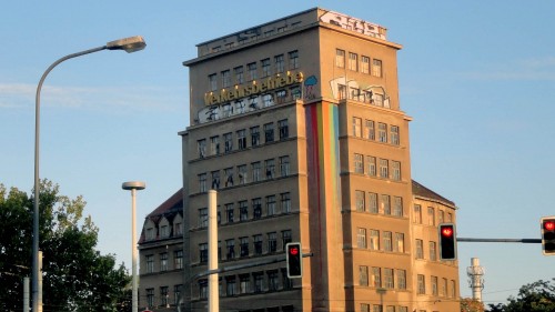 Wie weiter am Albertplatz. Das Hochhaus ist am Donnerstag Thema im Stadtrat.