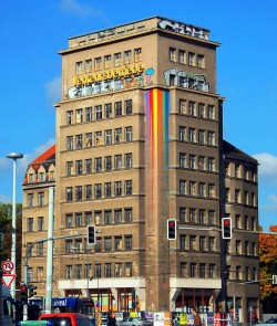 Als erstes wird das Hochhaus gesichert.