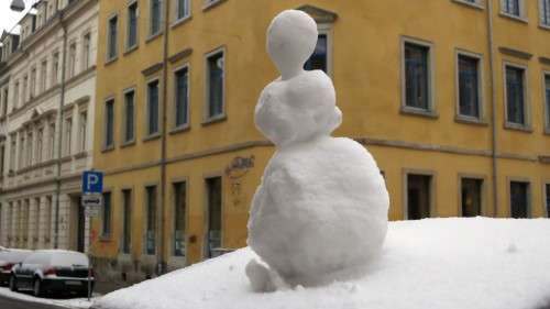 1. Preis in Street-Art - das vergängliche Kunstobjekt aus Weißschnee an der Prießnitzstraße