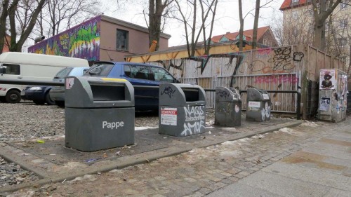 Papier- und Glas-Container an der Louisenstraße