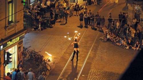 Heiße Mitternachtsfeuershow an der Görlitzer/Ecke Louisenstraße