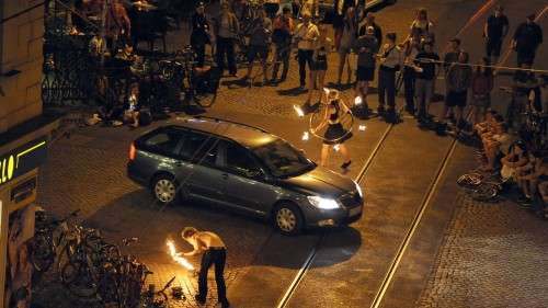 Heiße Mitternachtsfeuershow an der Görlitzer/Ecke Louisenstraße