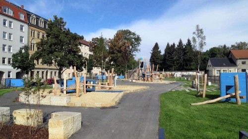 Kletterspaß auf dem neuen Spielplatz