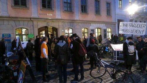 Vor dem Kulturrathaus demonstrierte die Bürgerinitiative