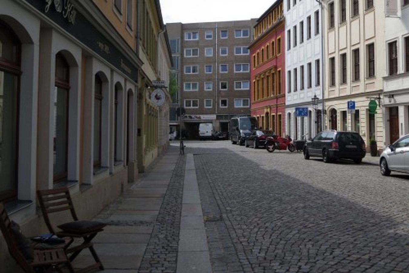 Der graue Block müsste bei einer Öffnung der Rähnitzgasse wohl weichen.