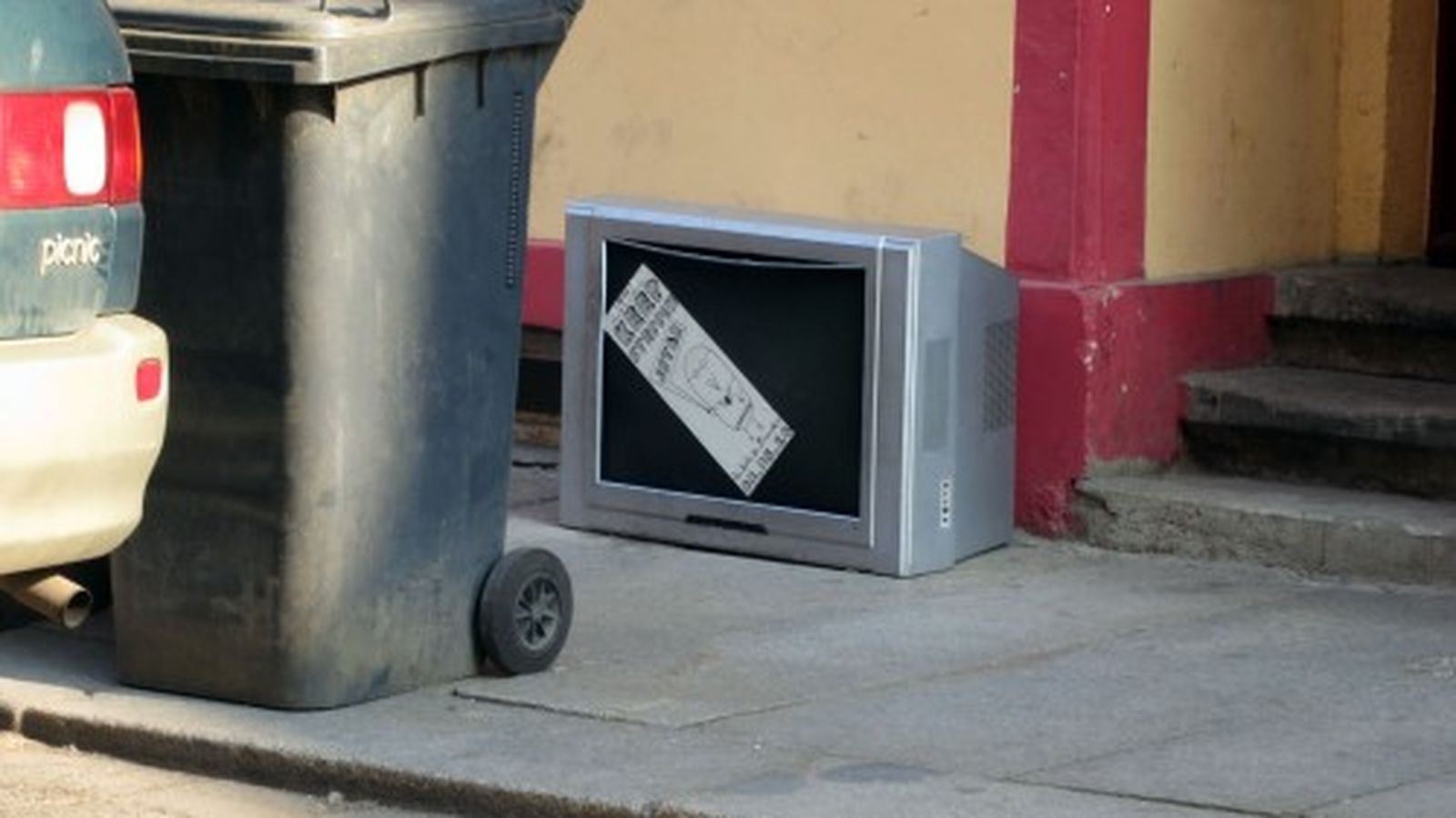 Fernseher-Werbung auf der Louisenstraße