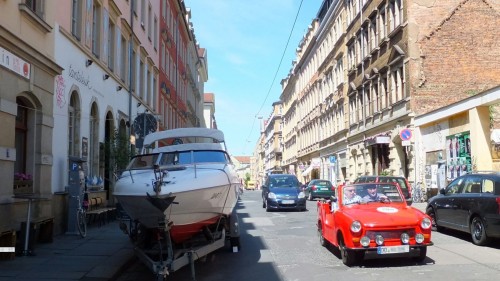 Mit dem Boot über die Louisenstraße