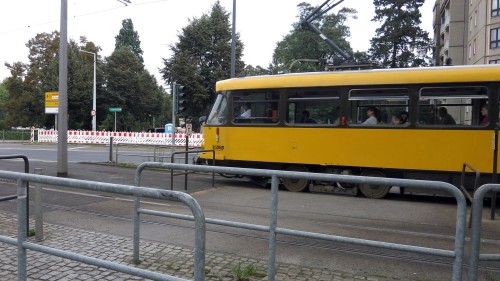 Die Querung vom Jorge-Gomondai-Platz zur anderen Seite der Albertstraße ist derzeit ziemlich kompliziert. Mit der Ampel soll es sicherer werden.