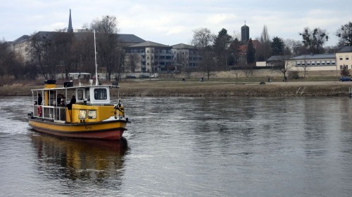 Erna: Mit 52 Pferdestärken über die Elbe brausen. 