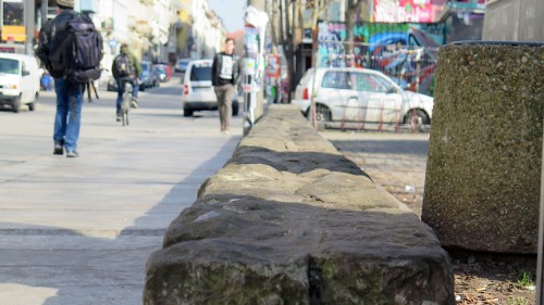 Die Sandsteine sollen nicht stabil genug sein für eine Mauer.