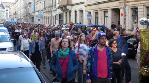 Die Menge tanzte durch Rothenburger und Görlitzer Straße