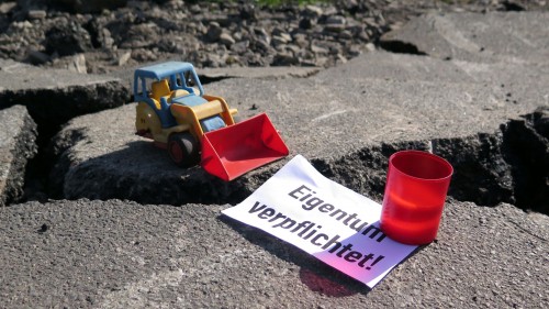 Eigentum verpflichtet - die Zettel tauchten schon gestern Abend auf.