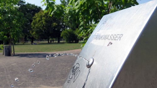 Der Trinkwasser-Spender am Boulplatz spendet wieder.