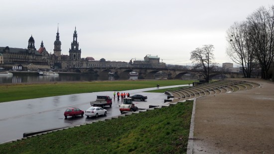 Hier wollen die Pegida-Anhänger ab 18.30 Uhr Weihnachtslieder intonieren.