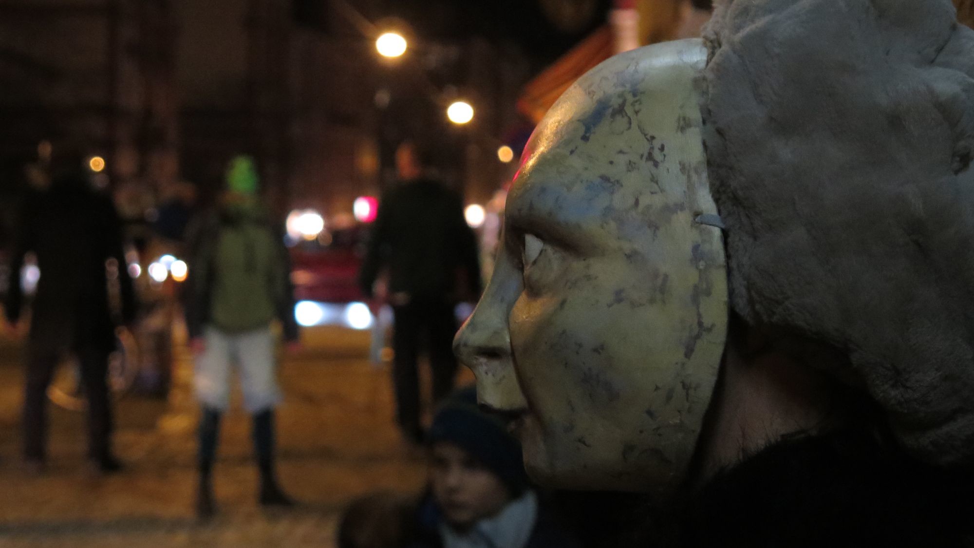 Maskenumzug auf der Louisenstraße