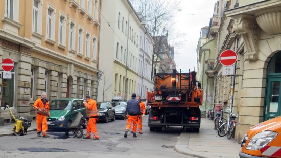 Schlagloch: Straßenausbesserungen an der Louise-/Ecke Pulsnitzer Straße