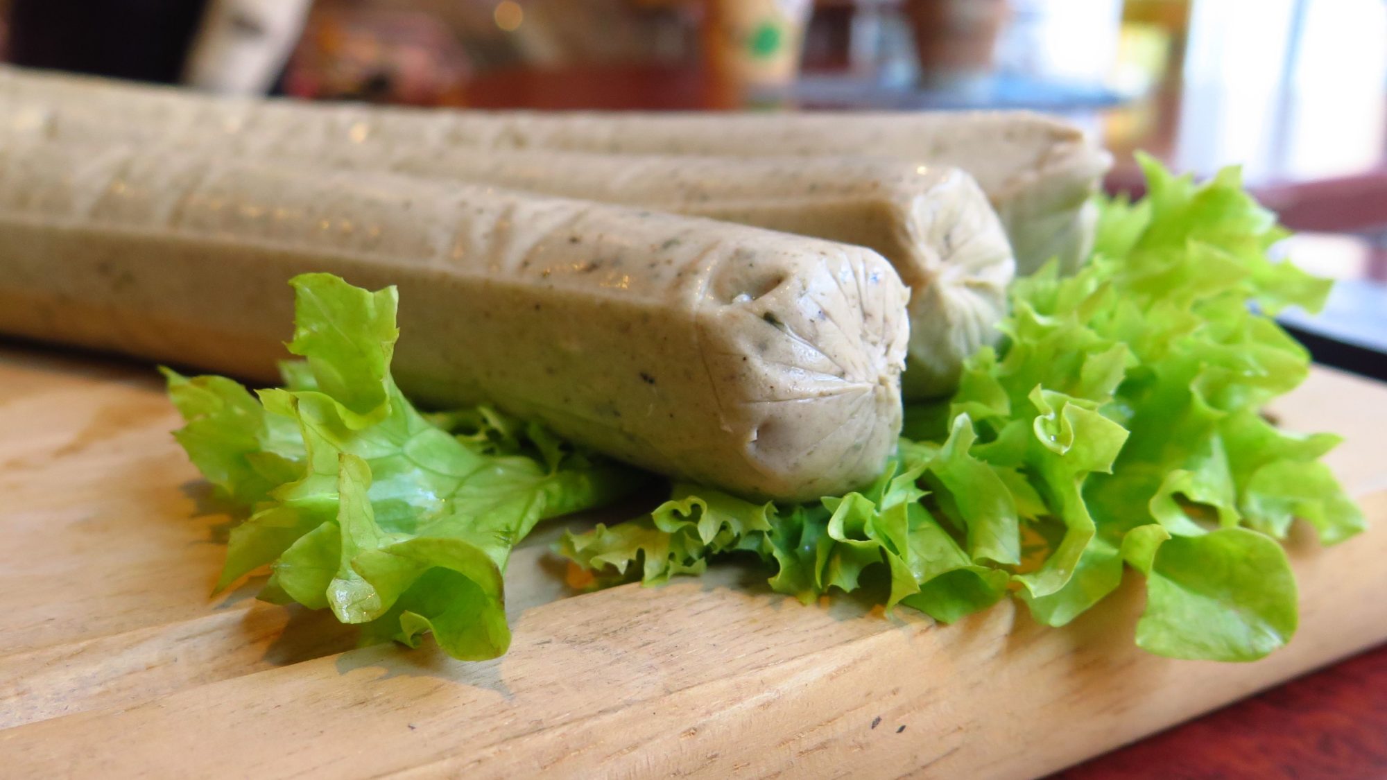 Vegetarische Bratwürste - auch ohne Salat lieferbar.