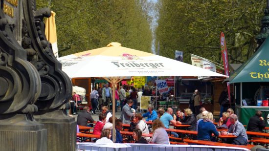 Biertrinken, Kurzgebratenes und Frühlingswetter