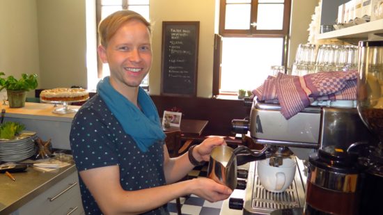 Patrick Olesch in seinem neuen Café