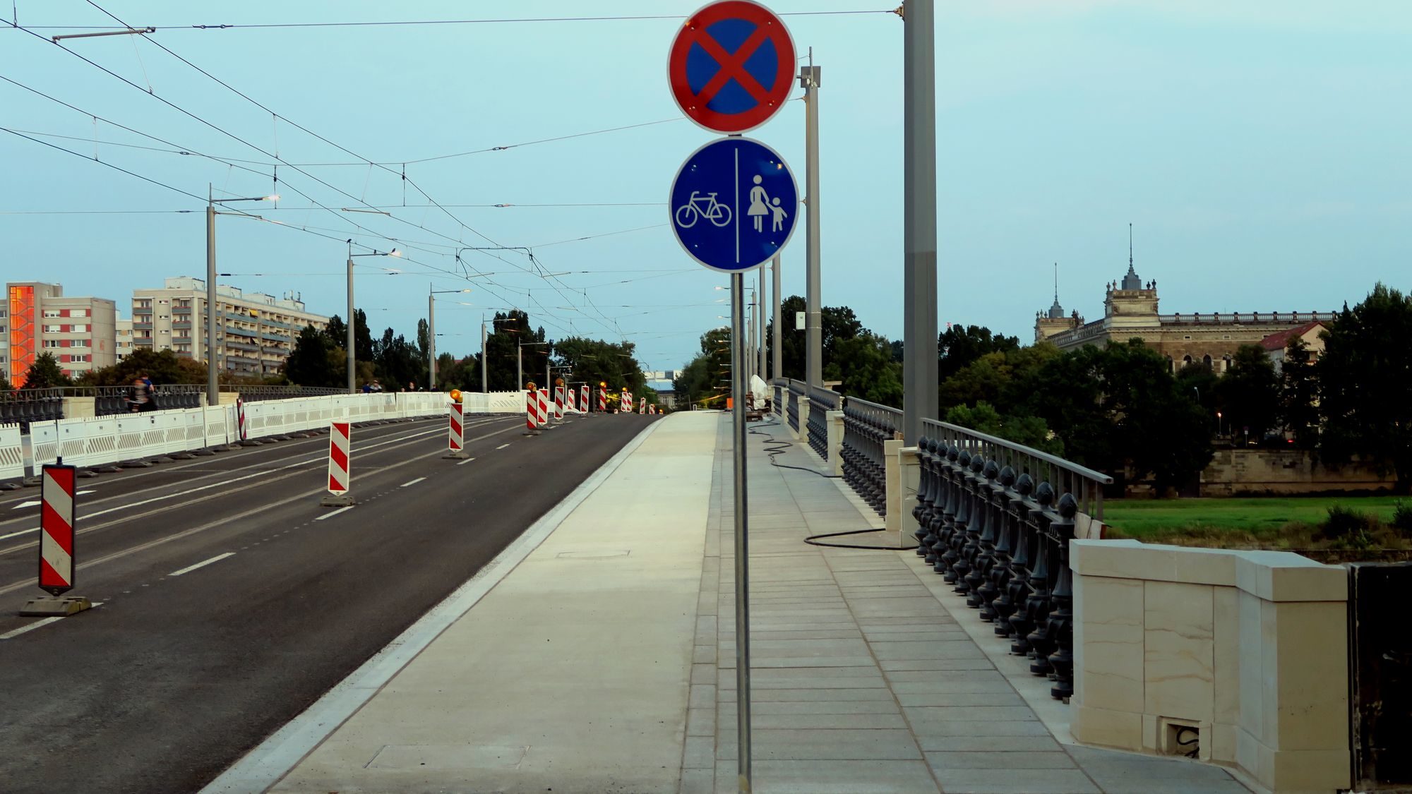 Getrennter Rad- und Gehweg