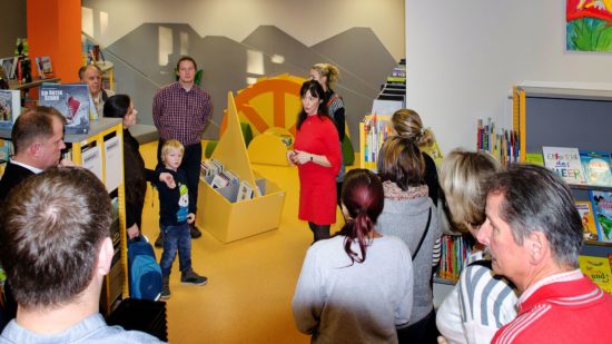 Lerngutschein-Übergabe in der Bibliothek