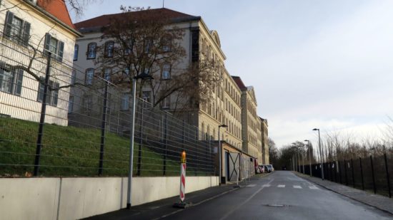 In dem Haus der ehemaligen Landesbibliothek sind jetzt ein Kindergarten und zwei Schulen eingezogen.