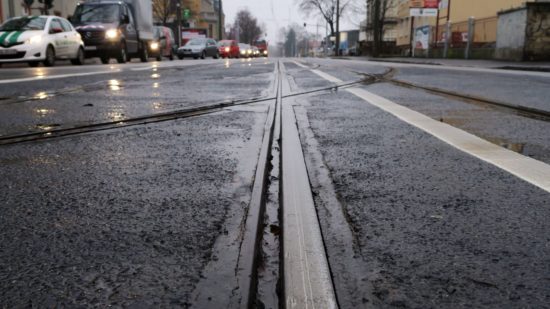 Die Straßenbahnschienen an der Großenhainer sollen mit der Sanierung der Straße demnächst komplett erneuert werden.