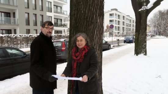 Umweltbürgermeisterin Eva Jähnigen (Grüne) und Jörg Lange Abteilungsleiter im Grünflächenamt.