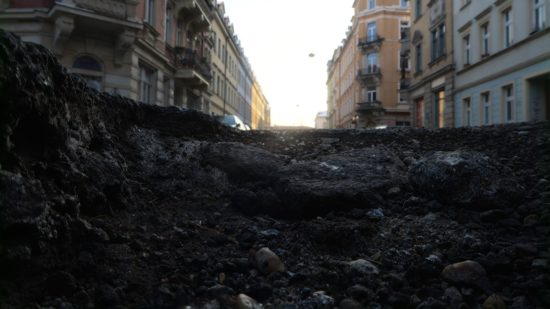 Jedes Jahr ein bisschen tiefer. Die Löcher auf der Louisenstraße.