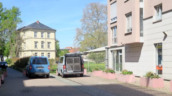 Die Polizei untersucht weiterhin den Tatort.