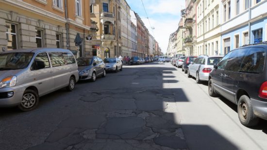 Ab nächste Woche Montag wird auf der Louisenstraße die Aspahltdecke ausgetauscht.