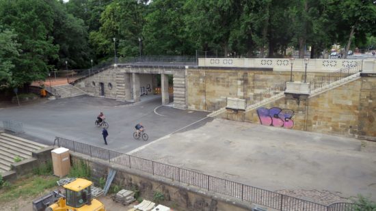 Die Nebenbrücke von der Brücke aus gesehen.