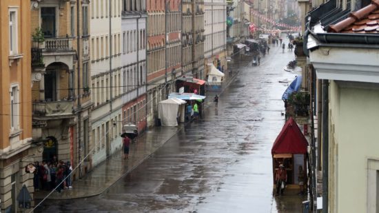 Regen macht die Straße nass, BRN macht trotzdem Spaß.