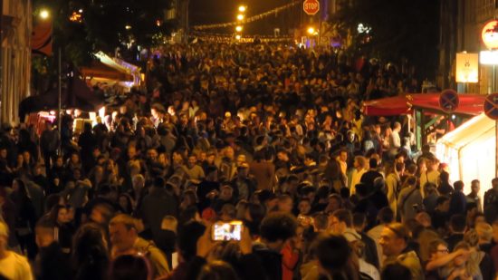 Louisenstraße in der Nacht vom Sonnabend zum Sonntag