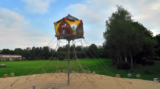 Außer dem Spielplatz hat sich nichts getan auf dem ehemaligen Russensportplatz.