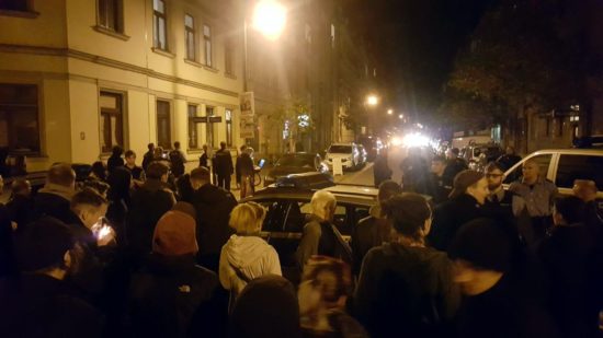 Während der Abschiebung im Hechtviertel kam es zu Protesten. Foto: AvB