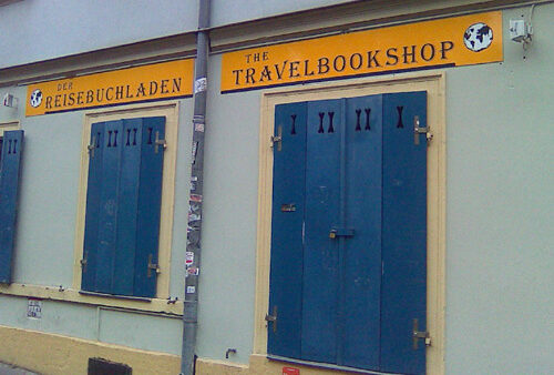 Reisebuchladen auf der Louisenstraße - Foto: Anton Launer