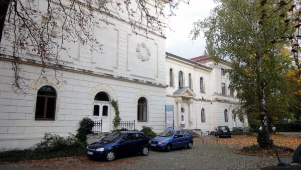 Im ersten Obergeschoss versteckt sich ein Ballsaal. Foto: Anton Launer