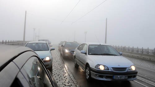 Albertbrücke im Morgennebel