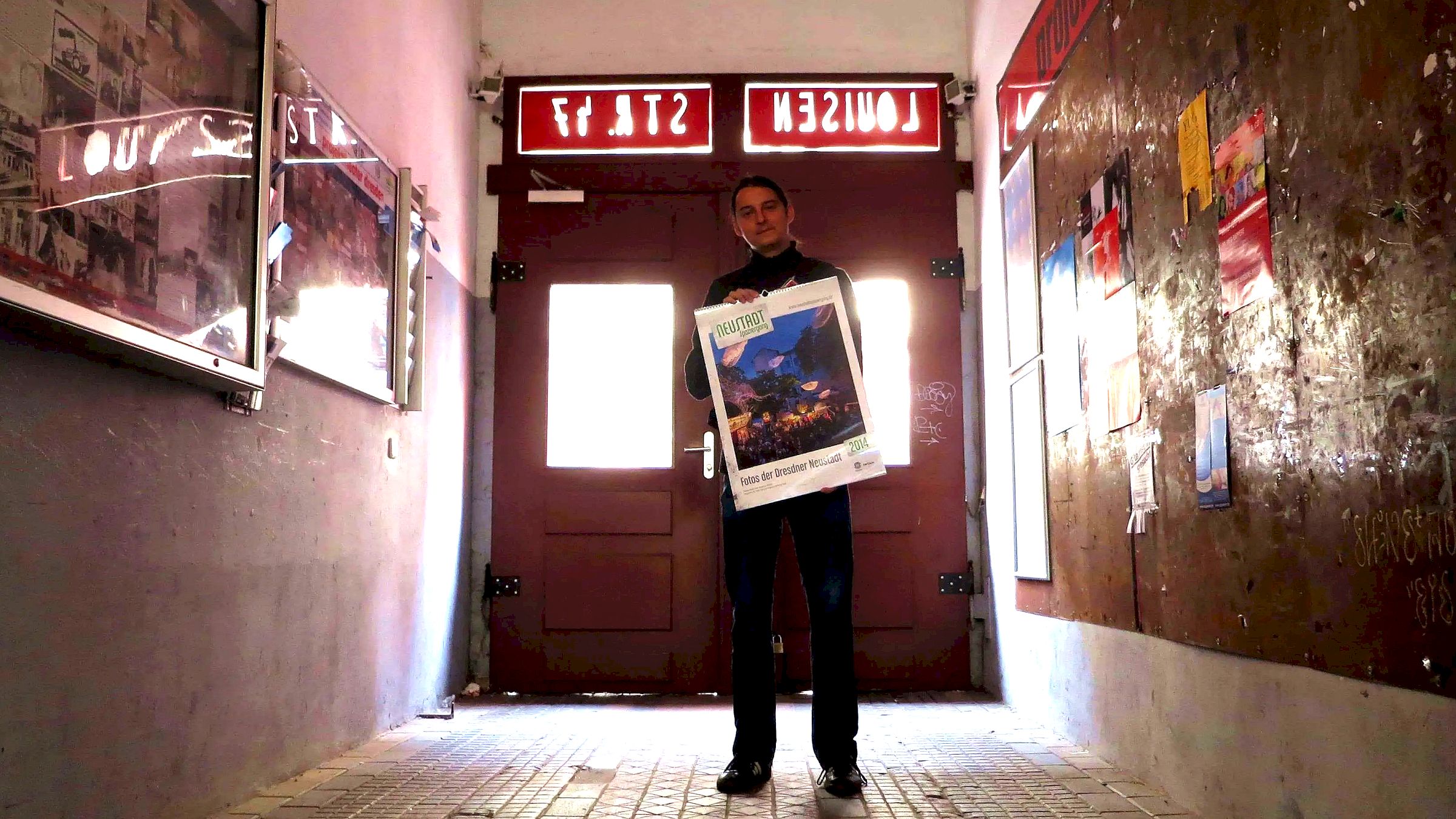 Fast wie der März, Stephan Böhlig mit seinem Kalender - Foto: Anton Launer