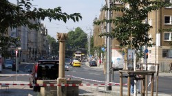 Bautzner Straße mit Pferdekopfbrunnen und Parkhaus