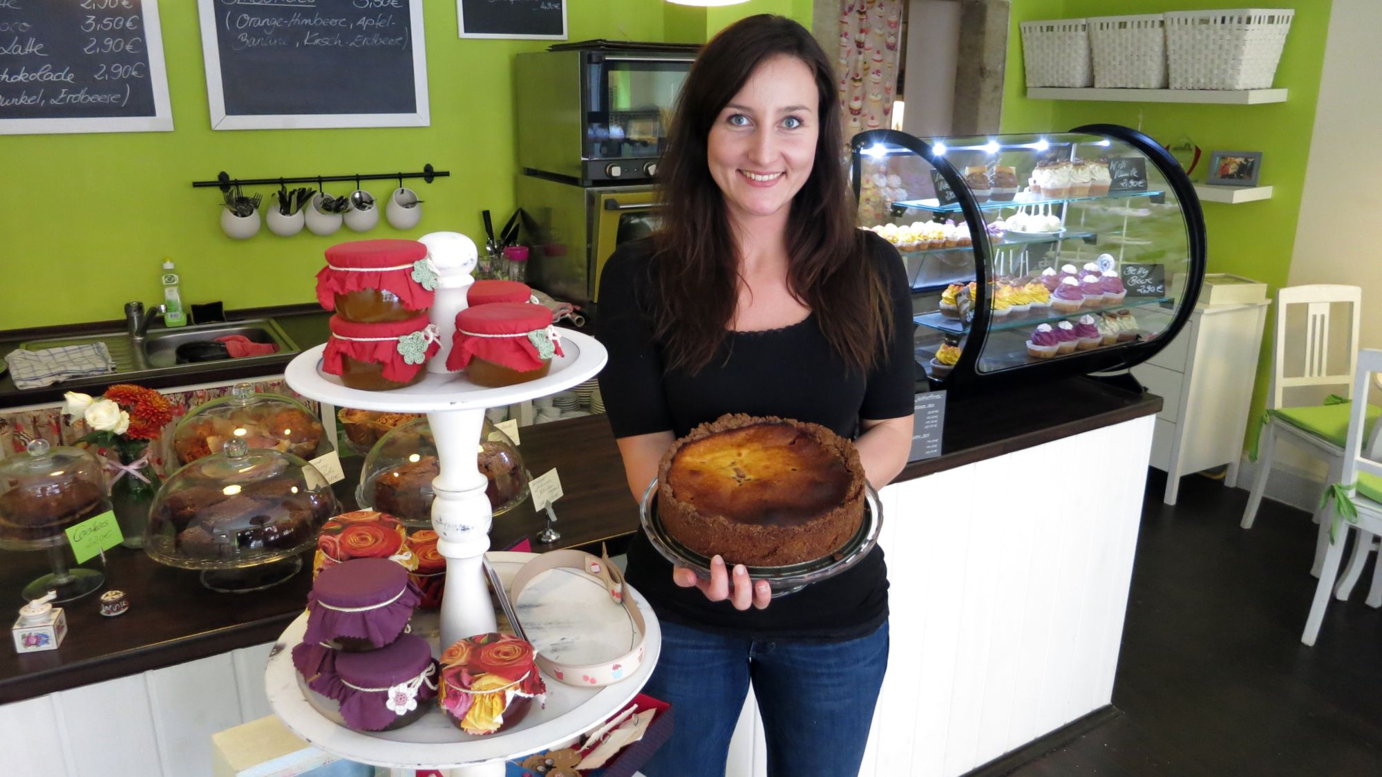 Maria mit Heidelbeer-Quark-Kuchen: Lecker!