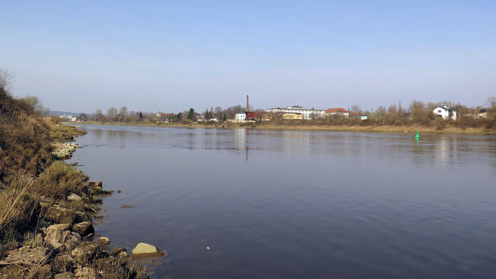 Elbufer zwischen Marienbrücke und Pieschen.