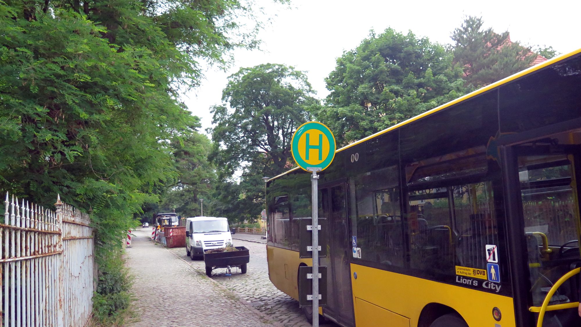 Haltestelle der Linie 74 an der Marienallee