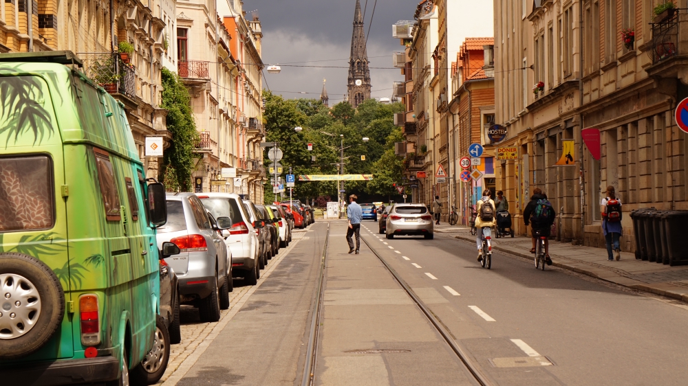 Neustädter Lieblingsblick mit Park und Kirche im Hintergrund.